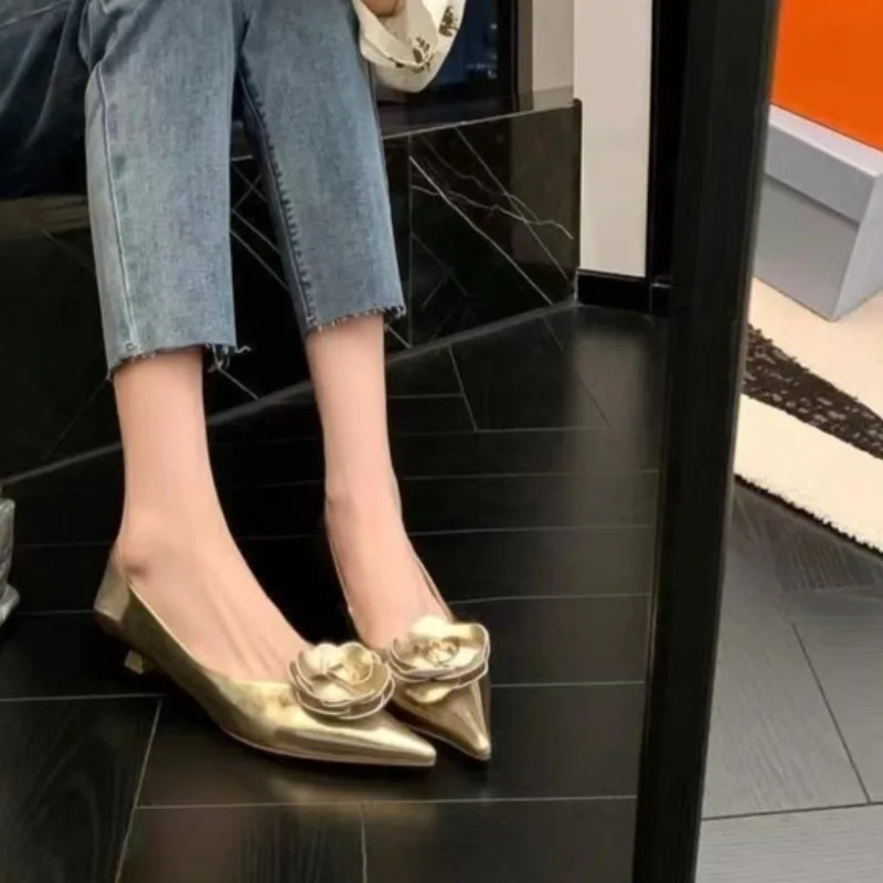 خنجر حذا فردي للسيدات خريف جديد أشار تو الفم الضحلة زهرة زلة المضادة للانزلاق مقاومة للاهتراء أحذية كعب منخفض