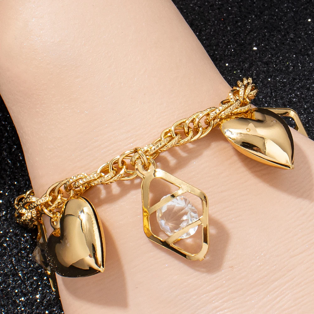 Edelstahl-Schmuckarmband mit Kristallherz-Anhänger, Modisches Accessoire, Charm-Armbänder für Frauen, Alltagsschmuck, Geschenke – Detail 6