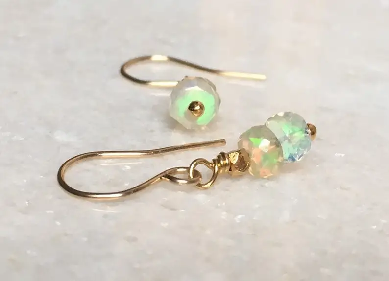 أقراط أوبال لذيذة / تتدلى أوبال ذهبي / جوهرة ميلاد أكتوبر / مجوهرات أوبال / هدية لها