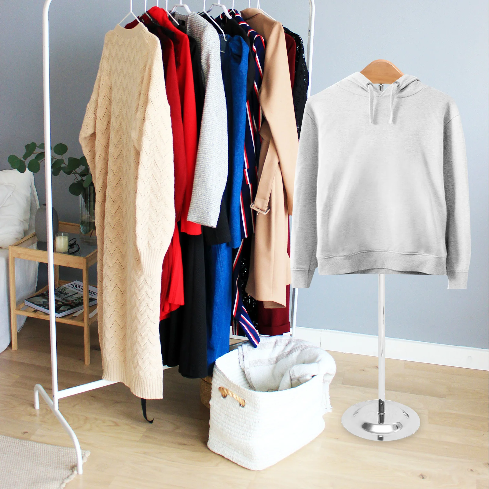 

Portable Hanging Clothes Rack T Shirt Display Stand with Wooden Base Flexible Shoulder Garment Display Rack Coat Hanger Stand