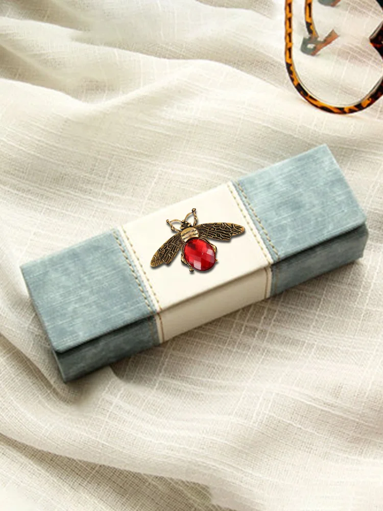 

Trendy Male Female Eyewear Cases Anti-Stress - Gold Pearl Bow Decor