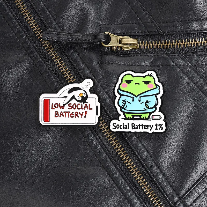 Social Battery One Percent Frog Enamel Pin, Cute Exhausted Hoodie Frog Brooch For Shy People And Bag Decoration