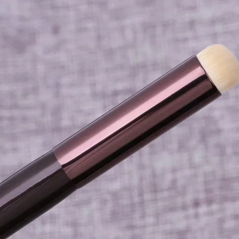 Portable Cosmetic Lipgloss Lipstick Lip Gloss Brush with Protect Cap, Metal Handle