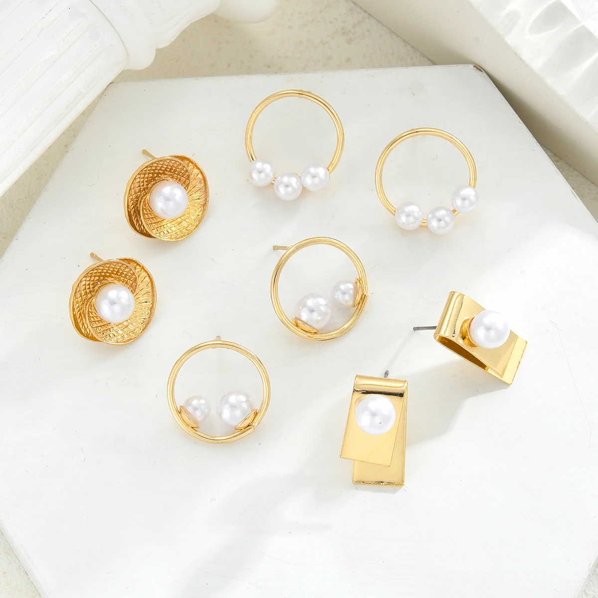 طقم أقراط معدنية هندسية مكونة من 8 قطع للنساء على الطراز الفرنسي أقراط هندسية بسيطة باللون الذهبي مجوهرات أنيقة #2