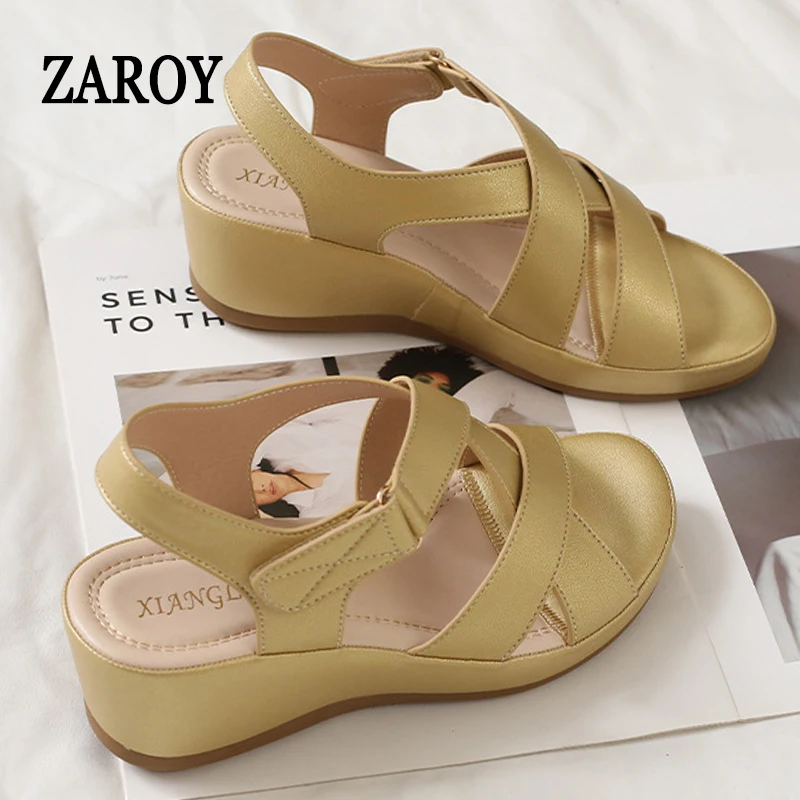 

Новейшие женские сандалии на танкетке 2026 года: летние, на толстом высоком каблуке, с открытым носком, с ремешком сзади, дизайнерские, повседневные, в уличном стиле