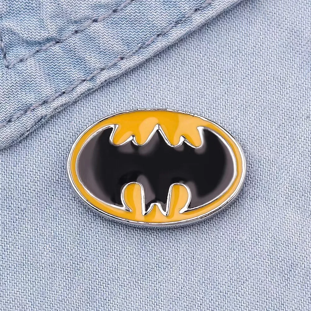 Ensemble d'épingles à revers en émail Batman, épingles à vêtements, décoration de sac à dos, accessoires de bricolage, cadeau, 2 couleurs, 2 pièces