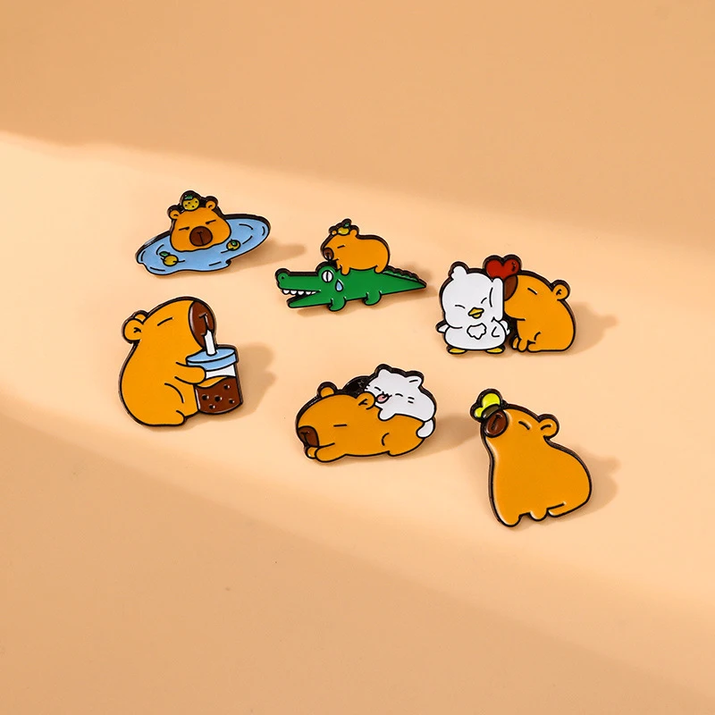 Kartun Capybara hewan Enamel bros mode lucu indah lencana pakaian tas perhiasan Pin lencana dekorasi aksesoris perhiasan