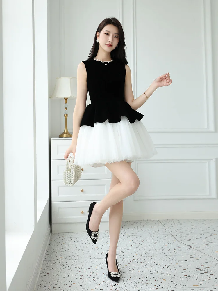 فساتين سهرة فرنسية أنيقة بمزاج اجتماعي أسود برقبة دائرية بدون أكمام وخصر عالٍ فستان شبكي لحفلات أعياد الميلاد للنساء