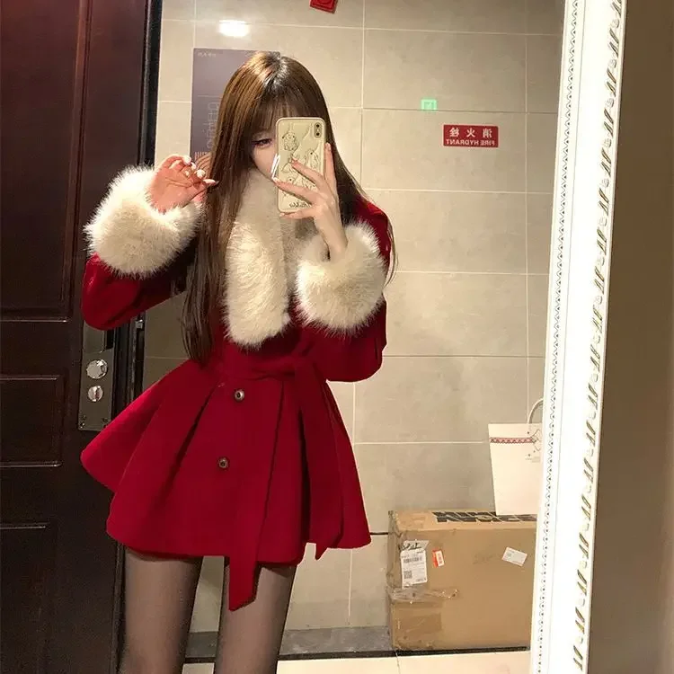 

Fall Winter Short Detachable Fur Collar Quilted Coat High-end Sense Heavy Industry Cloak Design Waist Slimming Red Woolen Jacket