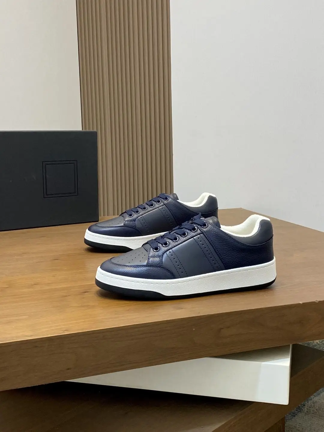 Unisex Fashion Lace Up Board Sneakers Smooth & Grain Leather Splicing Soft Inner Thick Flat Sole All Match Footwear