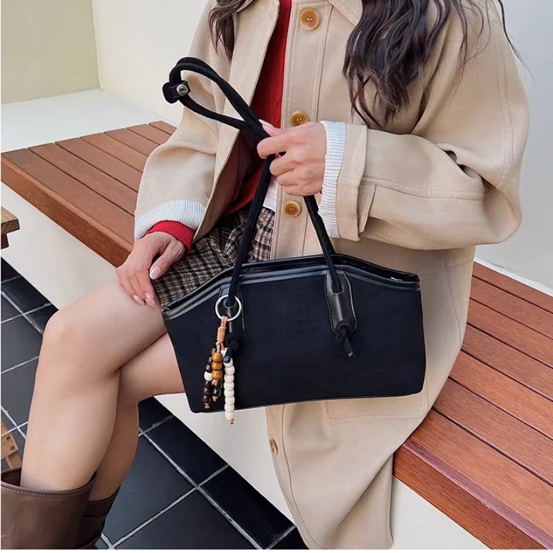 

Korean-style Retro Tote Bag Fashion Hot-sell Underarm Bag Niche Design Solid Color Commuter Bag High-quality Suede Versatile