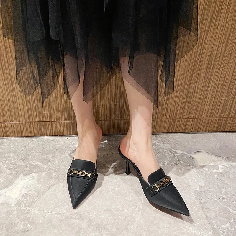 New Pumps Brand Women Slipper Fashion Gold Chain Sandal Shoes Ladies Pointed Toe Slip on Mules Thin Low Heel Slides Womens Shoes