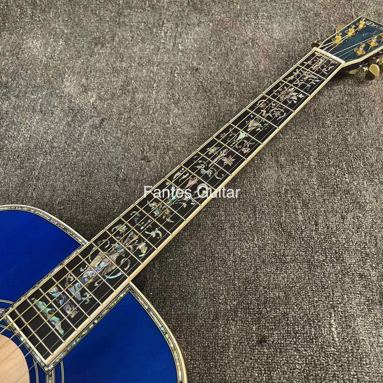 متوفر، جيتار صوتي من سلسلة OM مخصص من خشب التنوب الصلب باللون الأزرق المموج من خشب القيقب الصلب ولوحة أصابع من خشب الأبنوس الخلفي