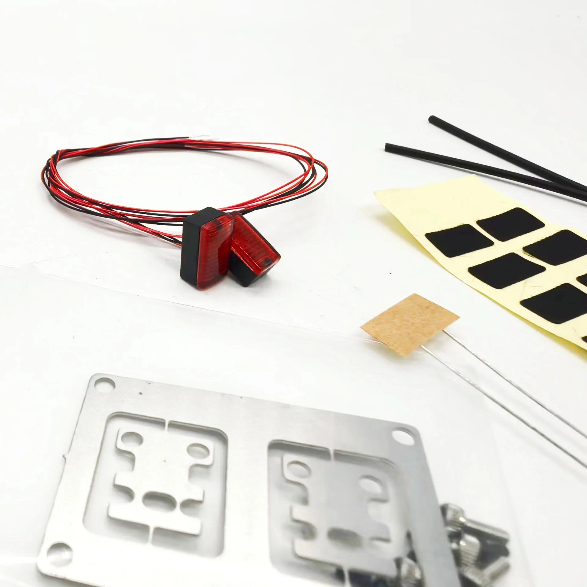 

2 PCS Toy Truck Crawler Width Light Marker LED Lights For Tamiya RC 1/14 Tractor Truck Accessories 1/12 Crawler SCX10 Parts DIY