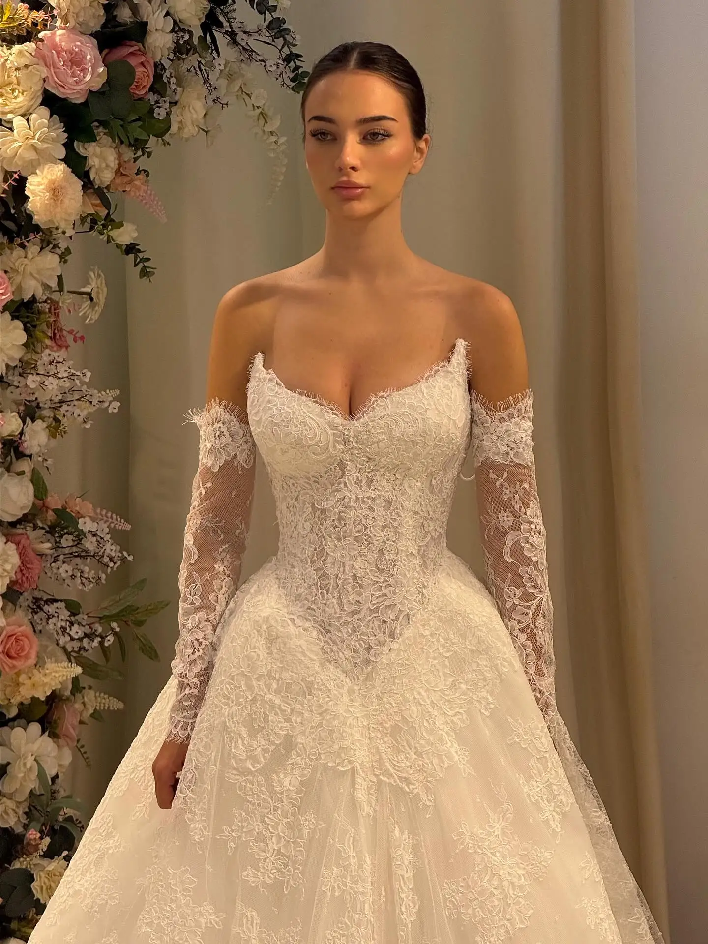 Sheer Fairy Wedding Dress Elegant A-Line Sweetheart Floral Lace Backless Corset Dubai Luxury Women Bridal Gowns SW548 Customized
