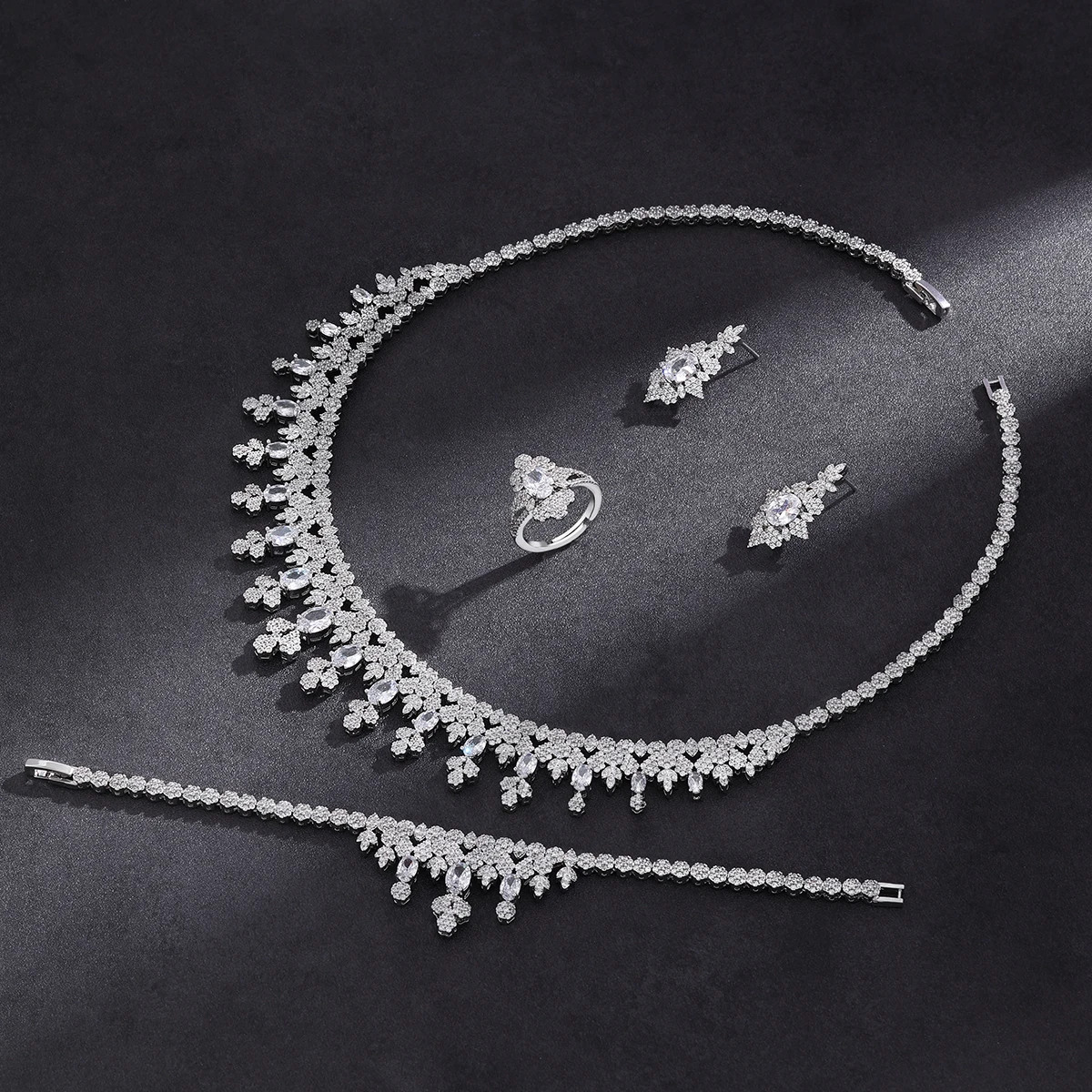 

2024 New Luxury 4-piece Women's Wedding Jewelry Set Crystal Necklace Set Nigeria Dubai Jewelry Set