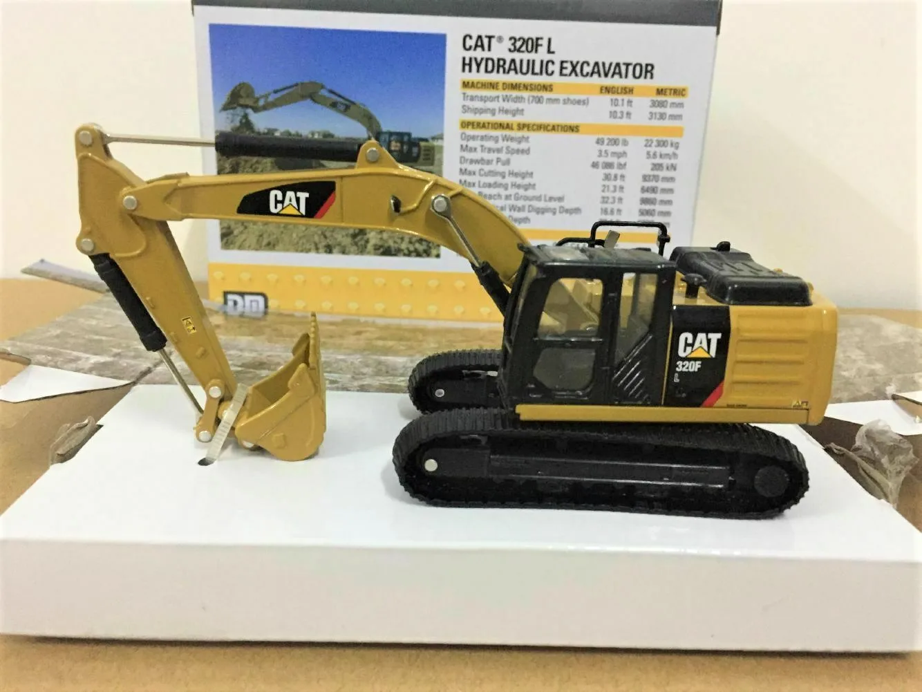 320F L Hydraulic Excavator 1:64 Scale Metal Model By Diecast Masters DM85690