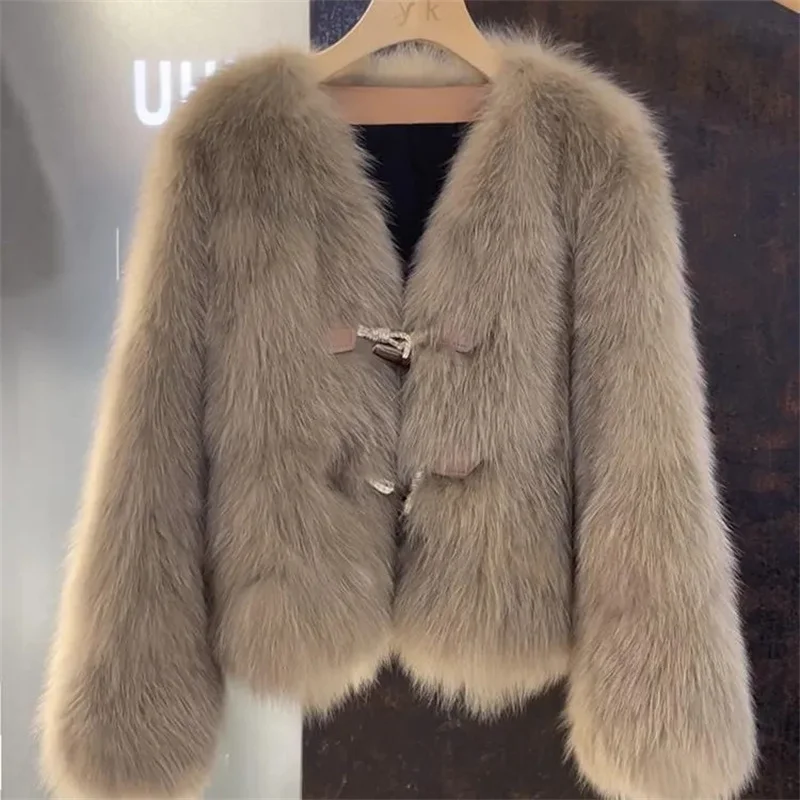 Cold And High-End Environmentally Friendly Fur Top For Women In The Autumn And Winter Of 2025 New Cow Horn Button Short Style
