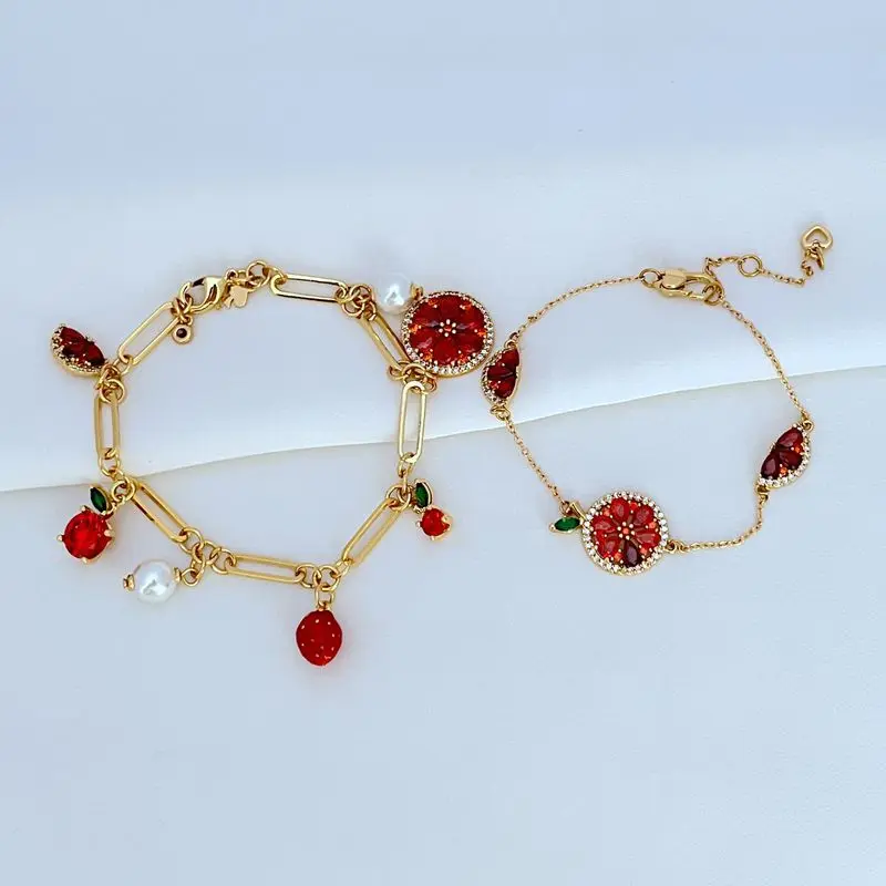 

KS Европейский и американский новый модный милый клубничный циркон игривый нишевый женский браслет с несколькими подвесками