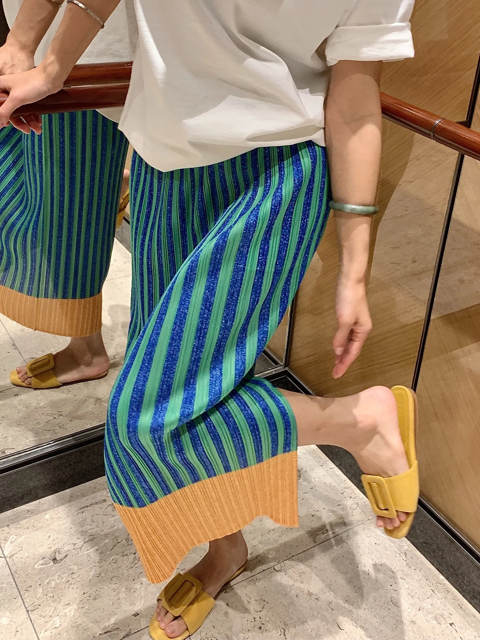 

Wrinkle Stripe Slit Printed Slimming Elastic Waist Mid-length Skirt for Beach Travel Body-Shaping Stretchable Colorfast Flora