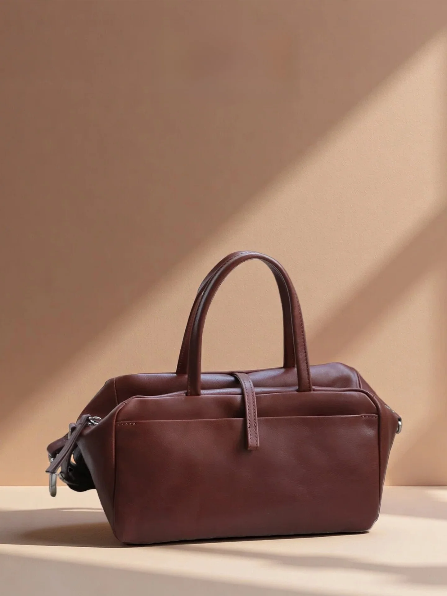 

2025 New Women's Large Capaci Leather Handbag Commuter Bowling Bag Crossbody Soft Tote Bag American Retro Sle Soft Leather