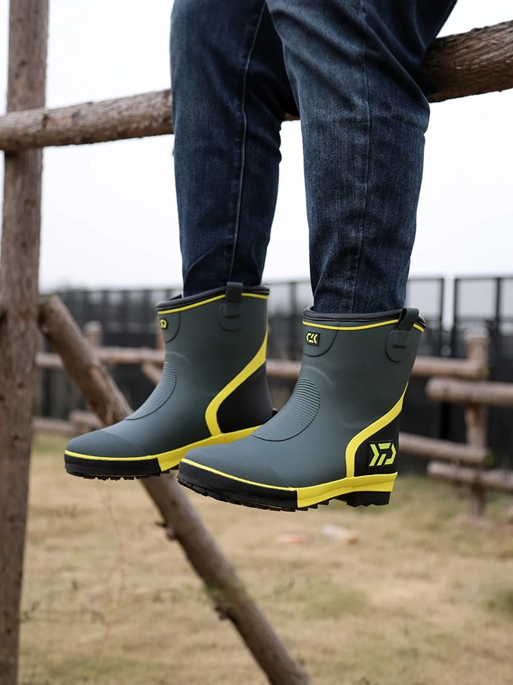 Thickened Fleece Lined Rubber Rain Boots Men's Mid-Calf Warm Waterproof Non-Slip Fishing Boots Cold Resistant Booties