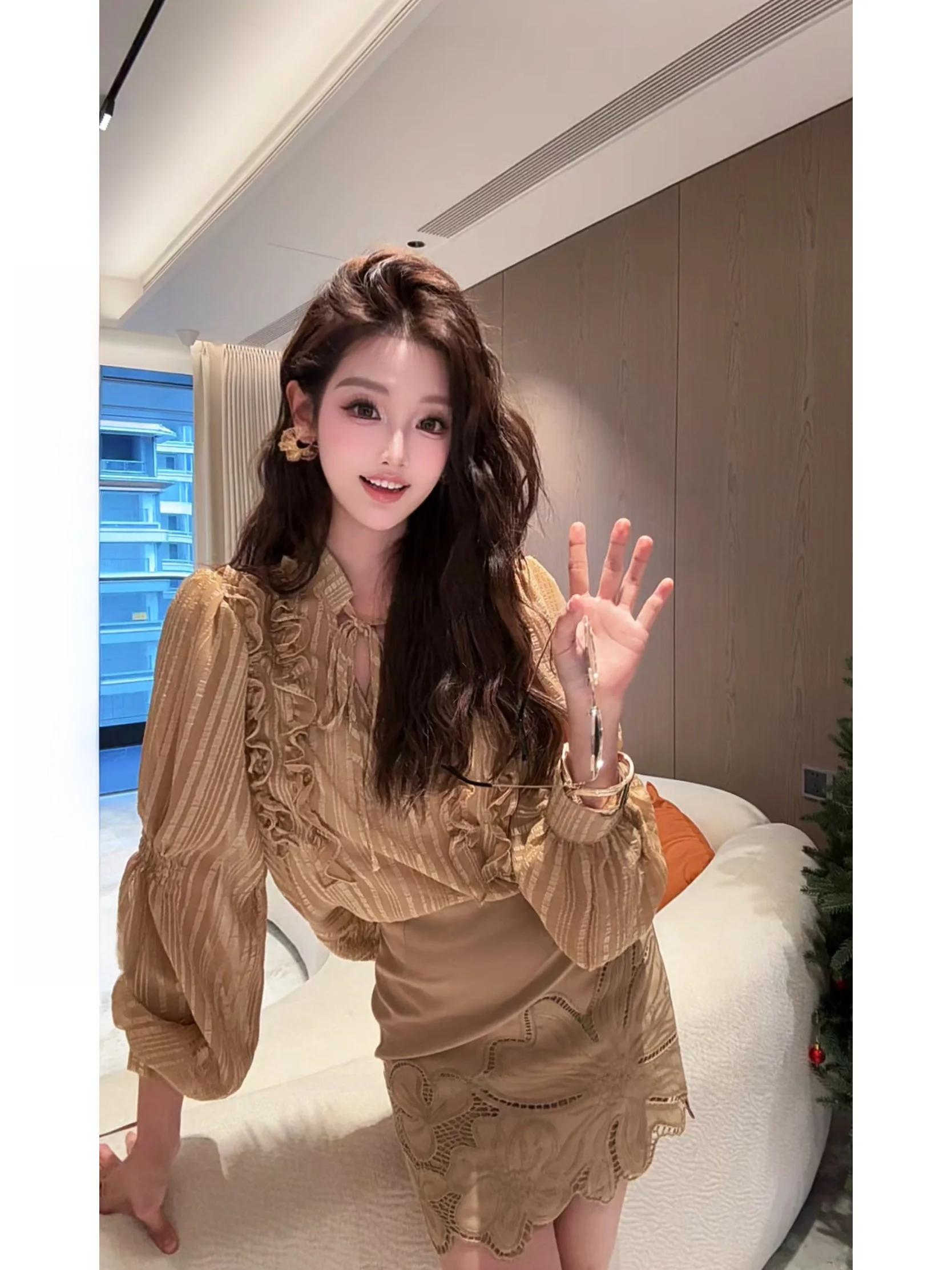 

New Dadada Gold Flowing Bubble Sve irt Women's Ele Luxury Anti-Aging Faionable Casual Sle V-Ne Long Sve Pol...