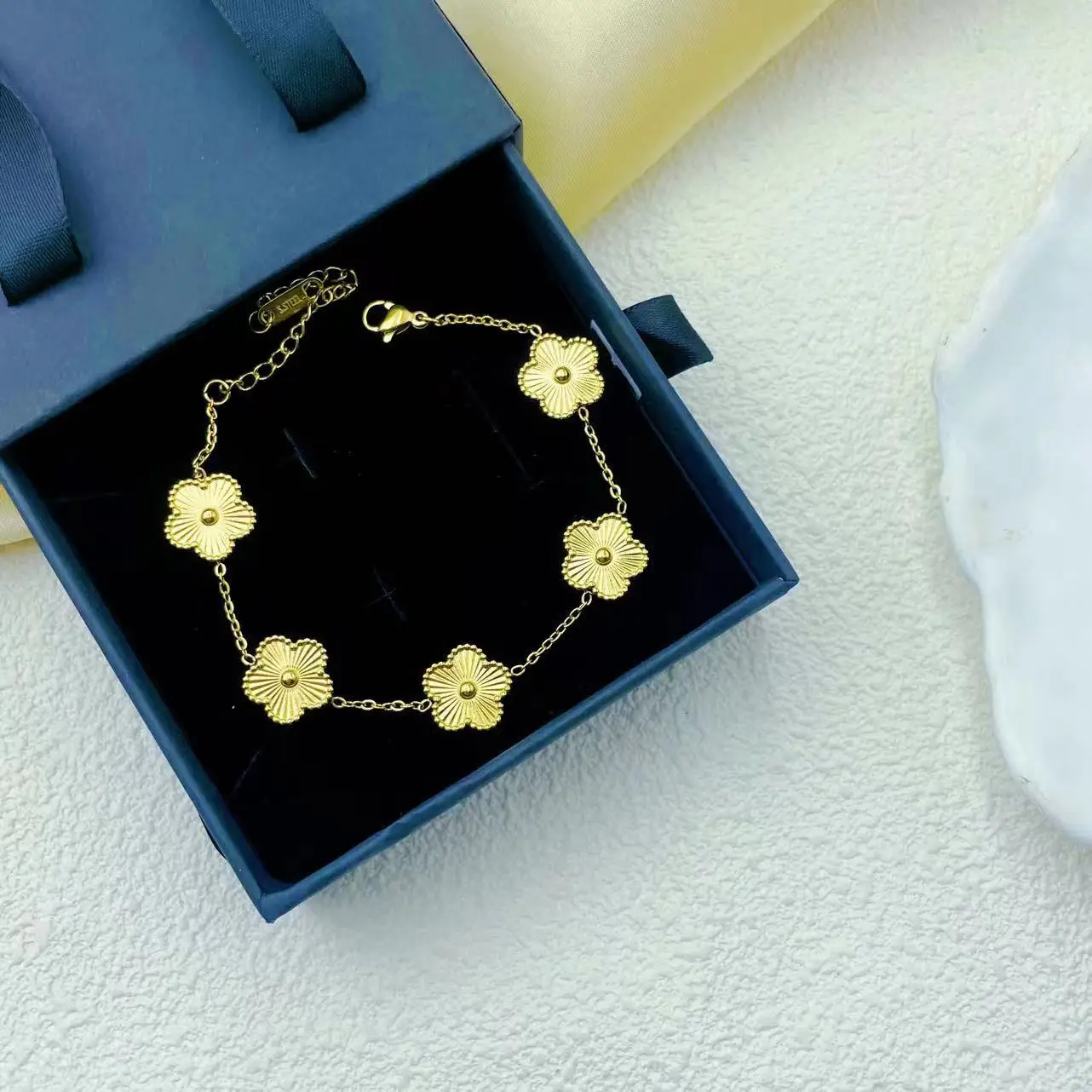 Five Leaf Flower Luxury Bracelet for Women Gold Color Charm Bracelets Jewellery Clover Fashion Jewelry Gifts