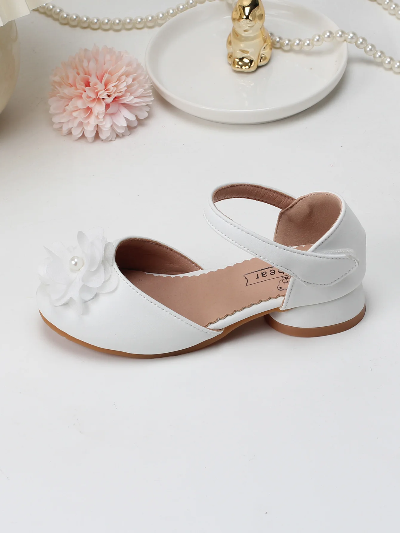 White girl flat shoes summer new comfortable and non slip children\'s princess shoes flower decorated little girl hollow sandals