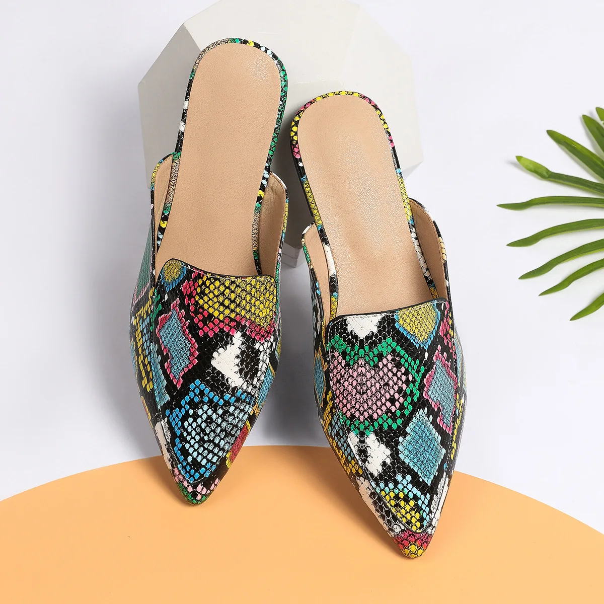Scarpe singole da donna di alta qualità di nuova moda stampa serpente pantofole piatte a punta Muller copri metà Silppers XQ1215-4