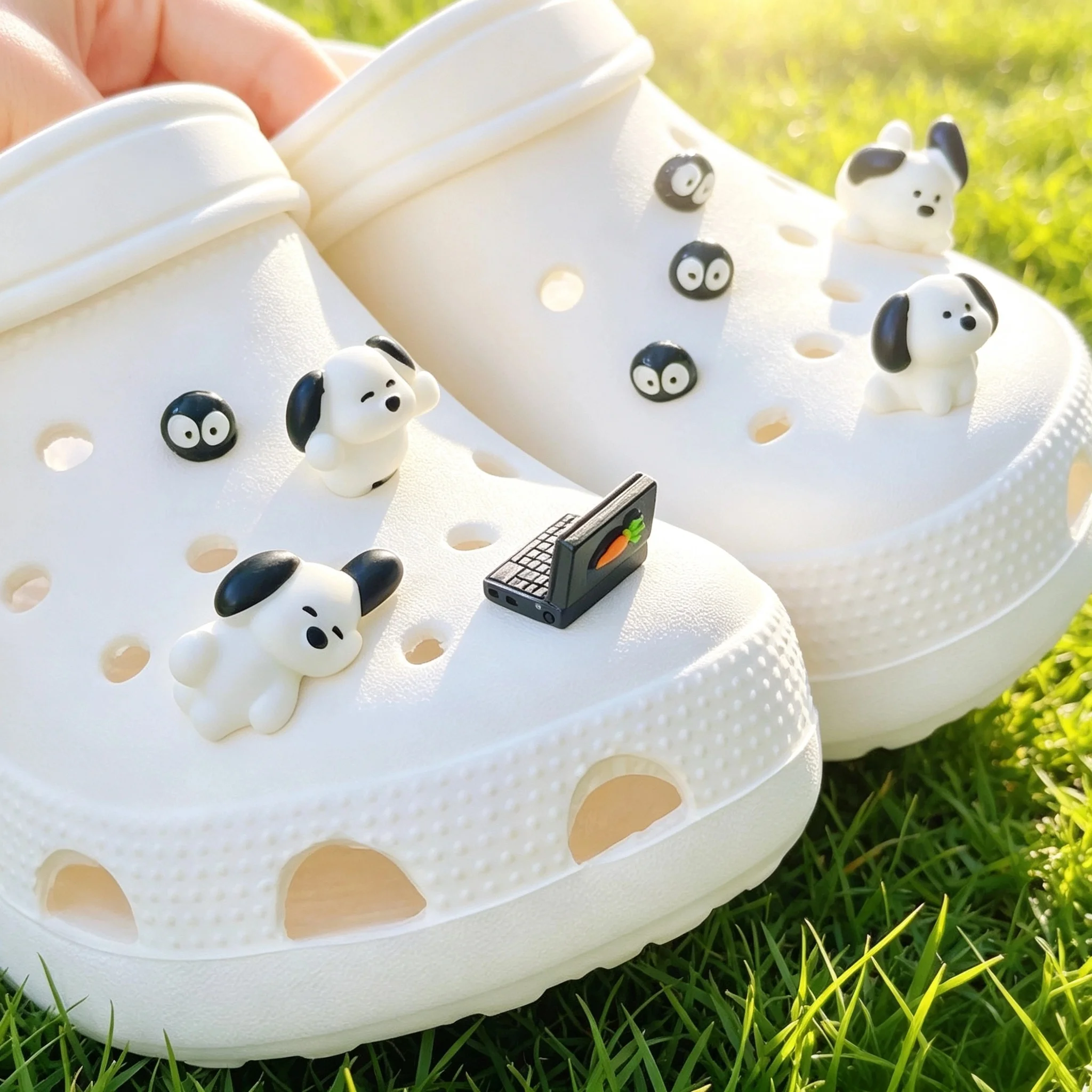 かわいい3Dの子犬モチーフの靴用チャーム。取り外し可能な装飾品で、穴あきサンダルや靴にDIYで飾り付けたり、女の子、女性、子供へのプレゼントに最適です。 1