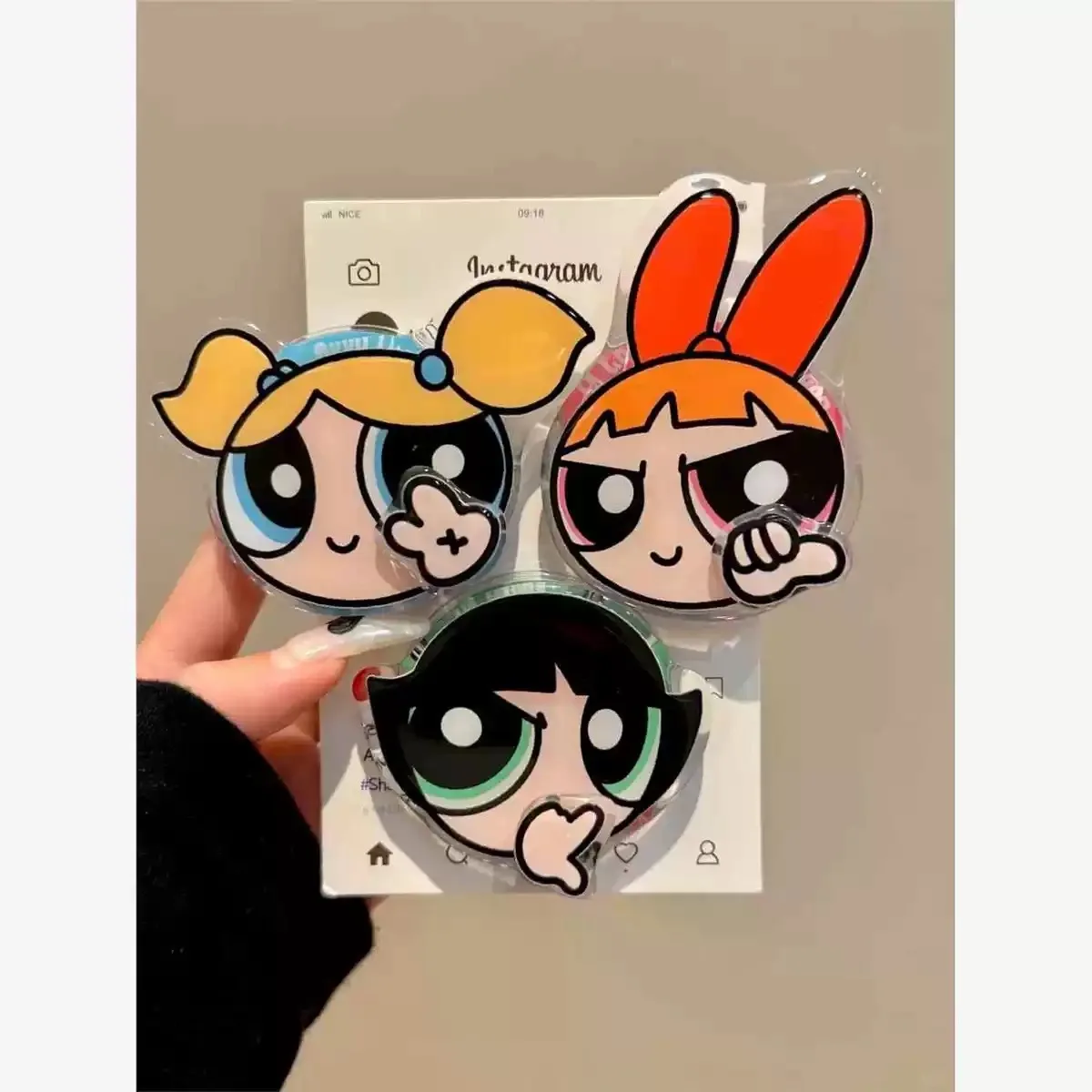 

Вращающийся мультяшный милый женщина-полицейский, подходит для Magsafe, держатель на присоске, подушка безопасности для мобильного телефона, настольная сильная адсорбция, новинка