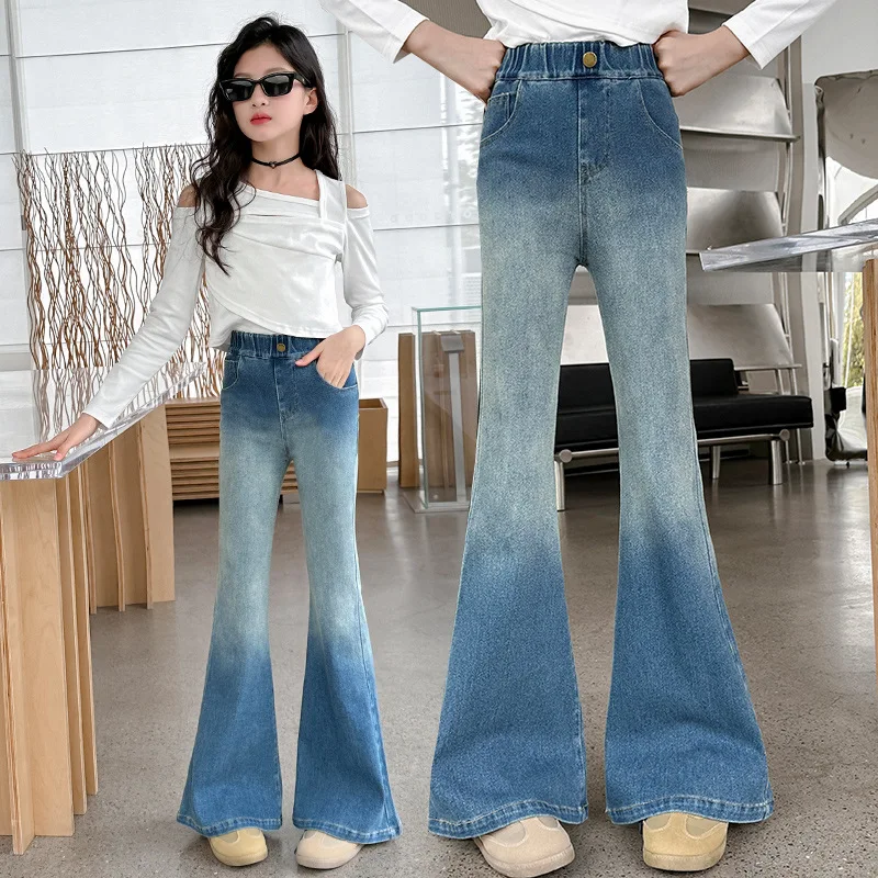 

Весенне-осенние облегающие джинсы-клеш для девочек, новинка 2026, модный стиль, универсальные джинсовые брюки с градиентом цвета для детей-подростков