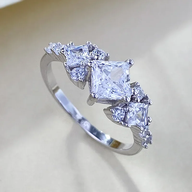 2024 S925 Sterling Silver 5 * 5mm Princess Square Diamond Ring with High Sense Proposal Fashion Ring for Women