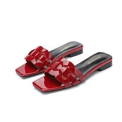 Super beautiful flat head 2024 elegant and dignified spring and summer women's charming cool slippers fashionable and sexy
