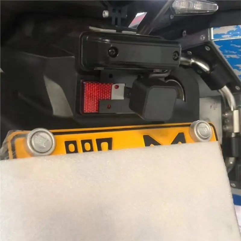 BSD Lane Change Assist System 77Ghz Millimeter Wave Sensor Specific Blind Spot Detection For Motorcycles Detection Range 50M