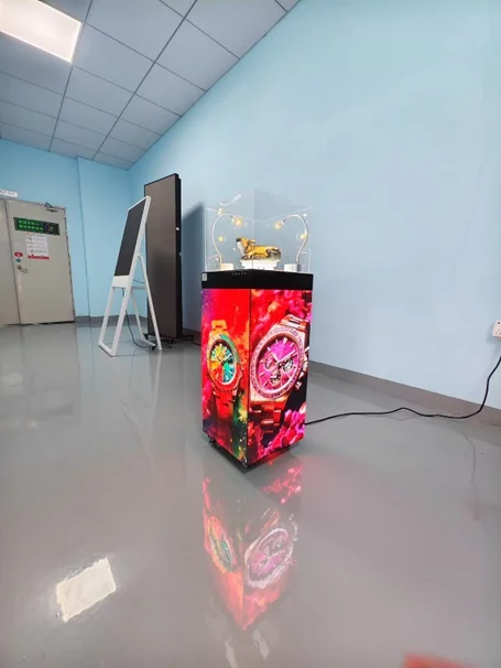 Small Display Signgic 4-Sided Cabinet LED Light Box Floor Standing Advertising Showcase for Shop Mall Exhibition Decoration