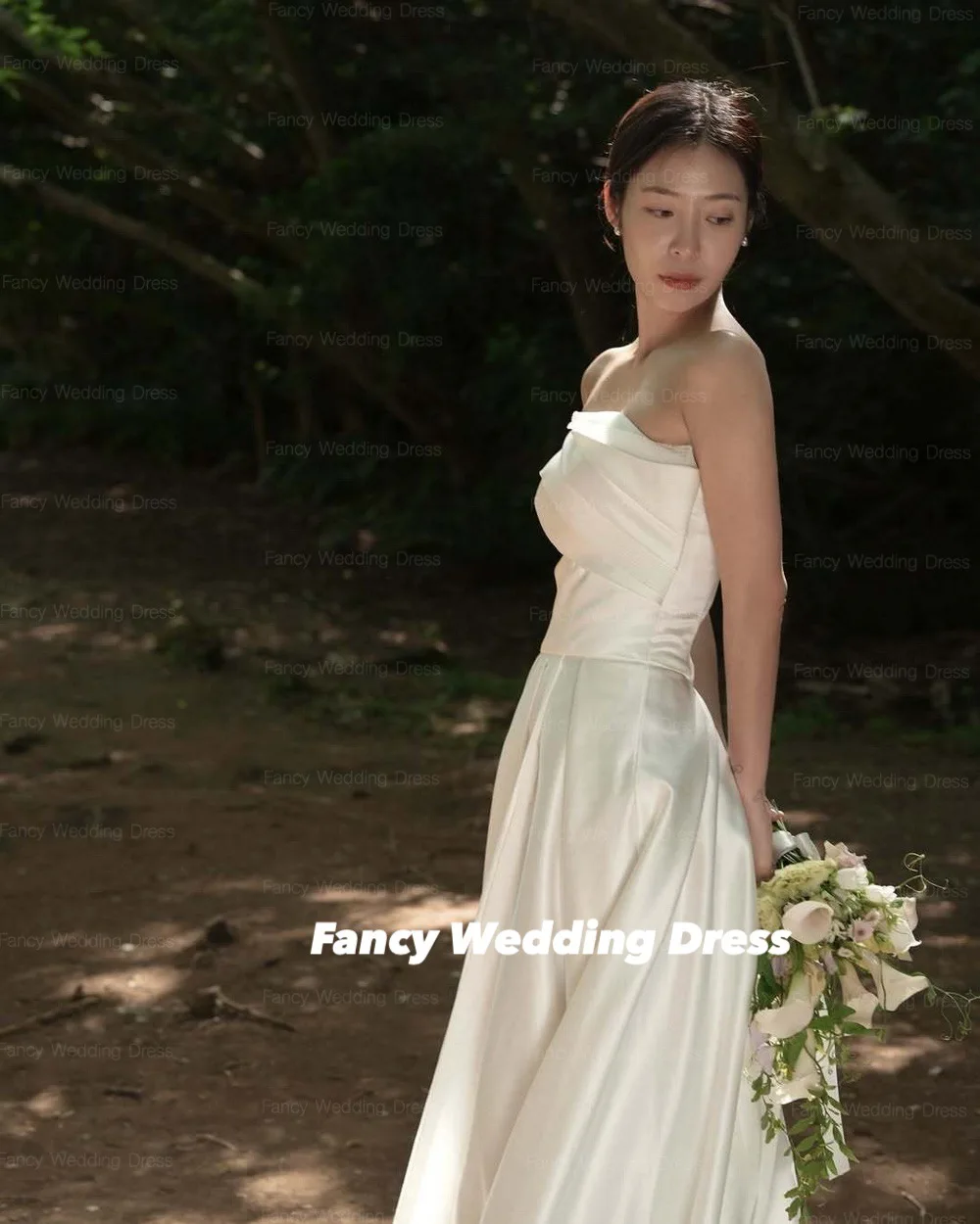 멋진 매력적인 Strapless 웨딩 드레스 한국 사진 촬영 라인 부드러운 새틴 신부 가운 바닥 길이 뒤로 코르셋 사용자 정의