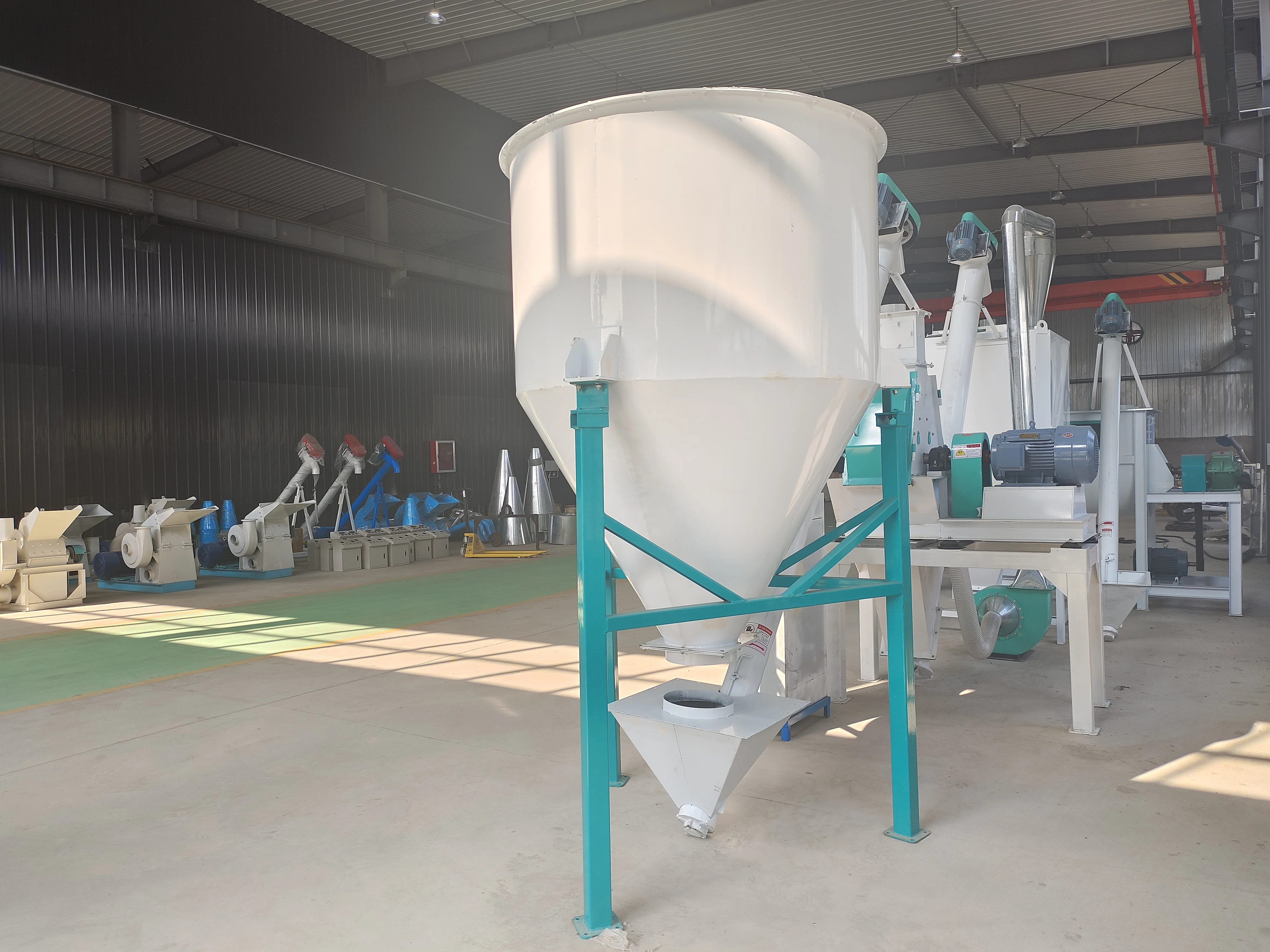 Macreat Animal Feed Pelletizing Machine Farm Use Animals Feeding Line Cattle Chicken Sheep Pig Poultry Feed Production Line