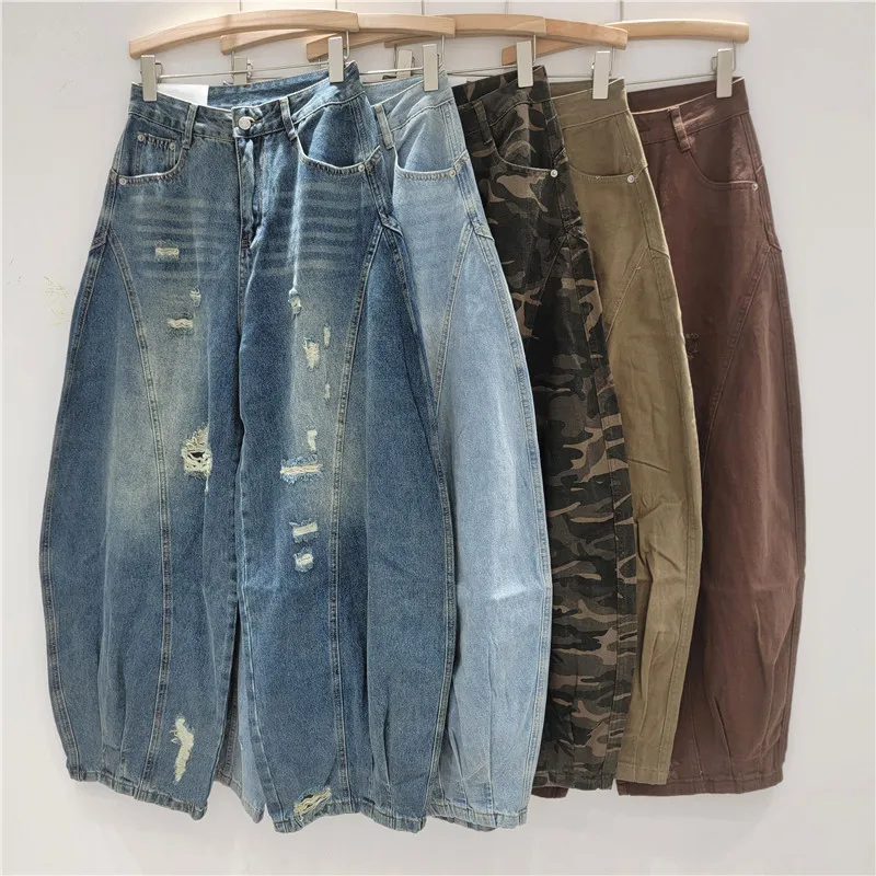 Vintage Americana Jeans: presenta patchwork, dobladillo curvo y patillas en una talla grande y holgada. La última pieza de declaración.