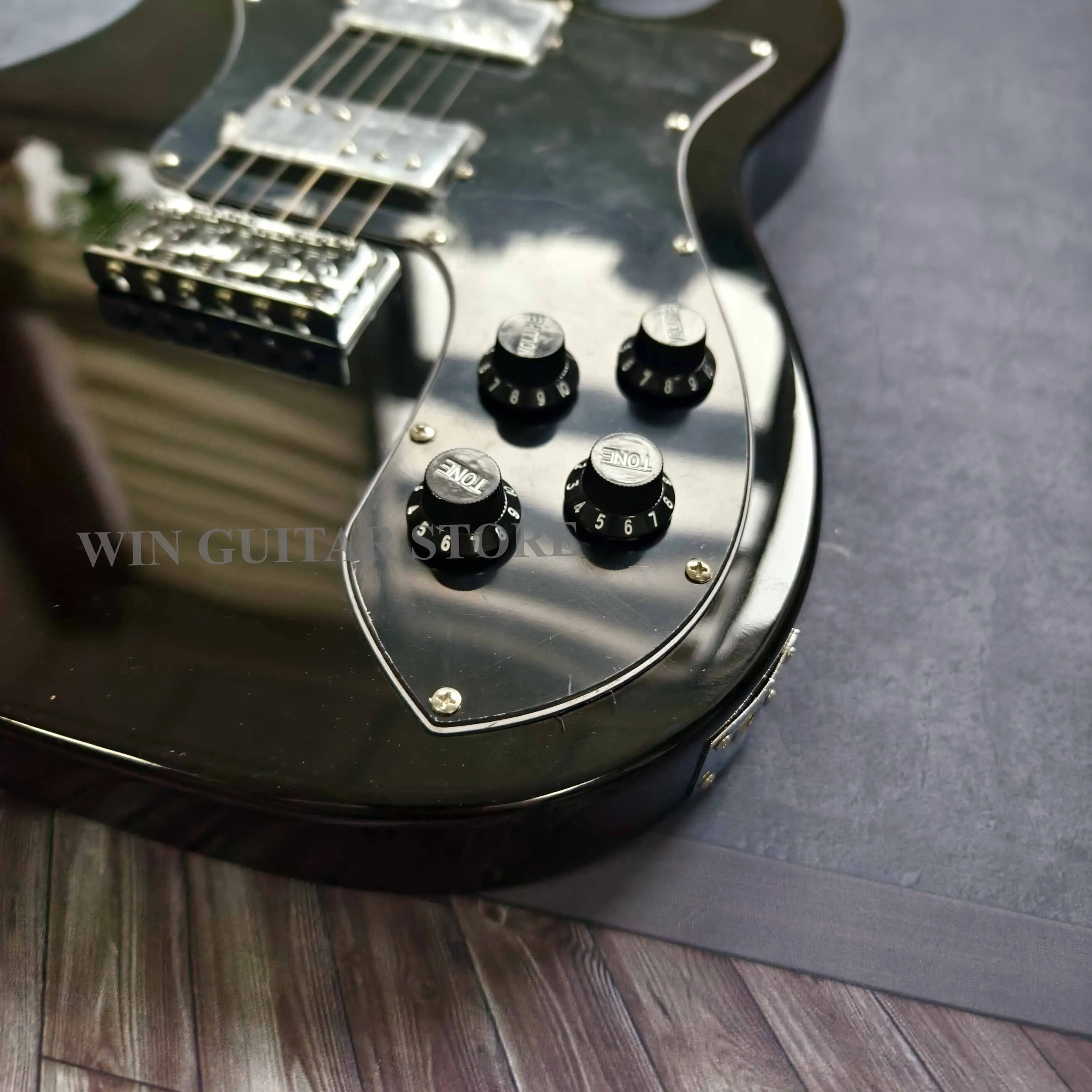 Klassische TL Deluxe glänzend schwarze E-Gitarre, Korpus aus Lindenholz, HH-Tonabnehmer, 6 Saiten, ein Weihnachtsgeschenk, kostenloser Versand