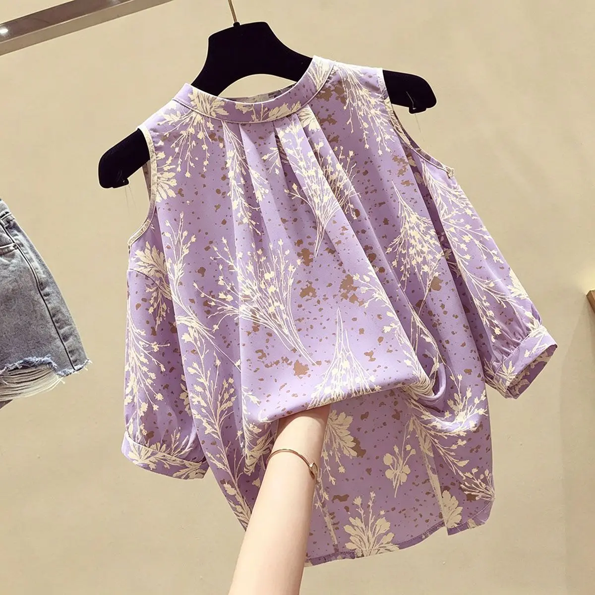 Lavender Floral Print Sleeveless Loose Top with Pleated Detail Round Neck Summer Casual T Shirt for Women