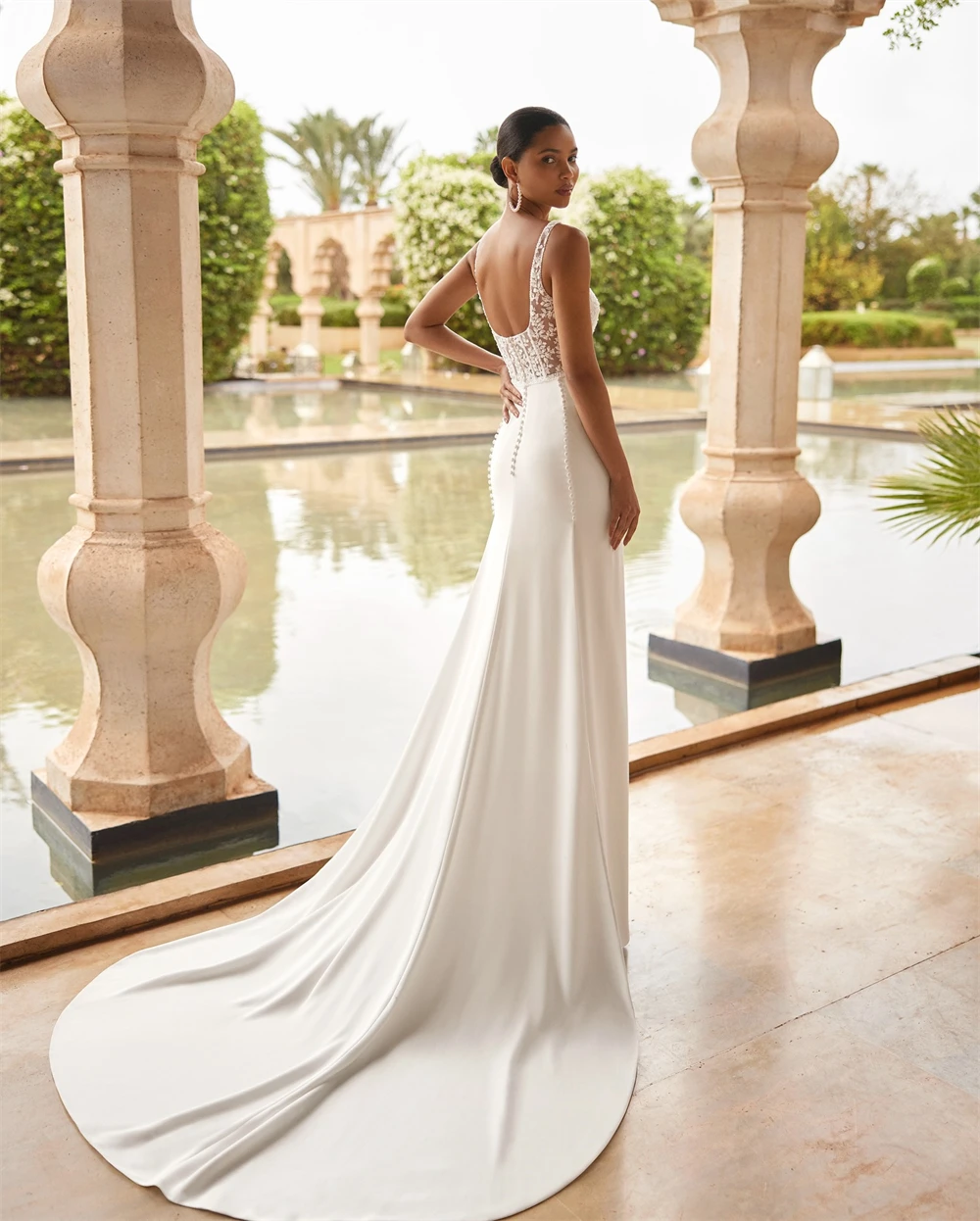 Vestido de novia de satén blanco de ensueño personalizado, vestidos de novia formales sin mangas con cuello cuadrado, vestido de novia Sexy con cola de corte recta