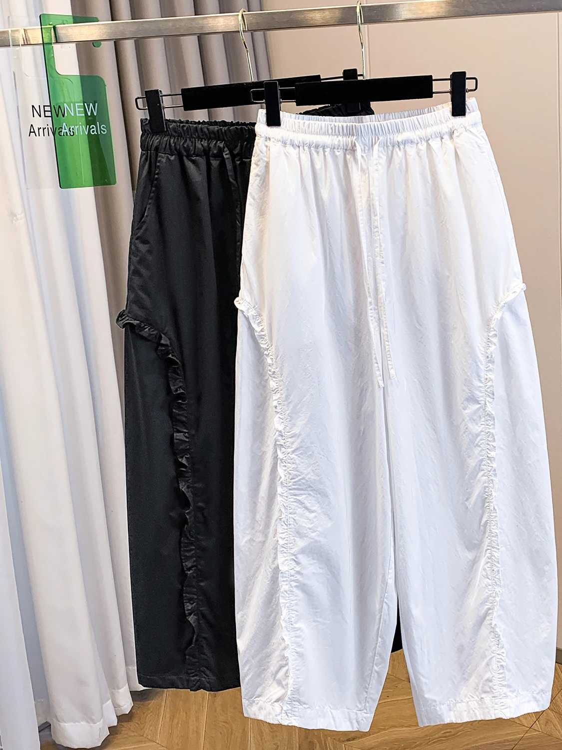 カジュアルパンツ 花柄トリム ゴムウエスト 小花柄 夏 2025 ブランド レディース ストレートレッグ ポケット付き ナチュラルウエスト エイトーンパンツ