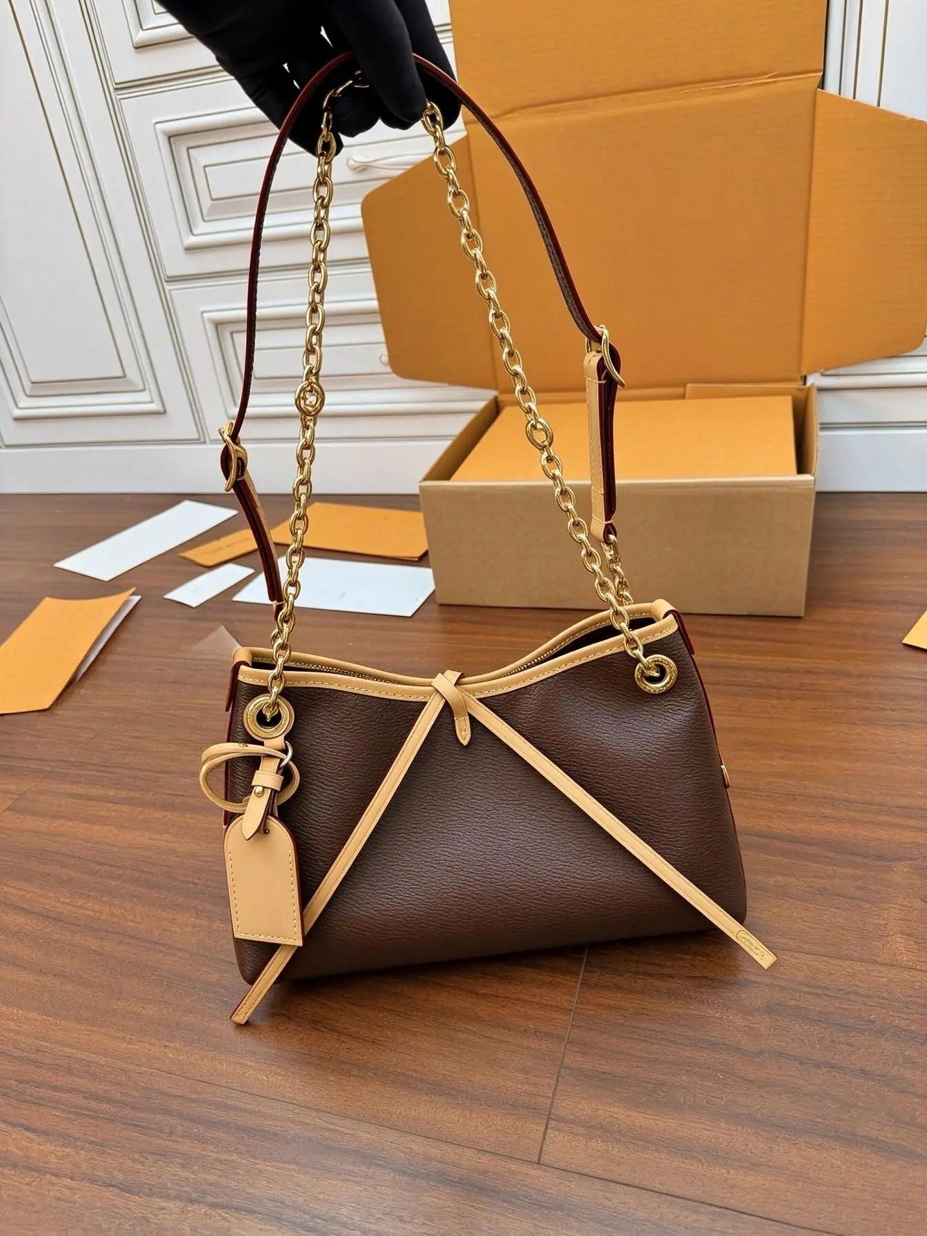 Elegant Women Medium Capacity Chain Crossbody Bag Contrast Color PU Leather Shoulder Bag With Leather Tag Decor Daily Commuter Purse