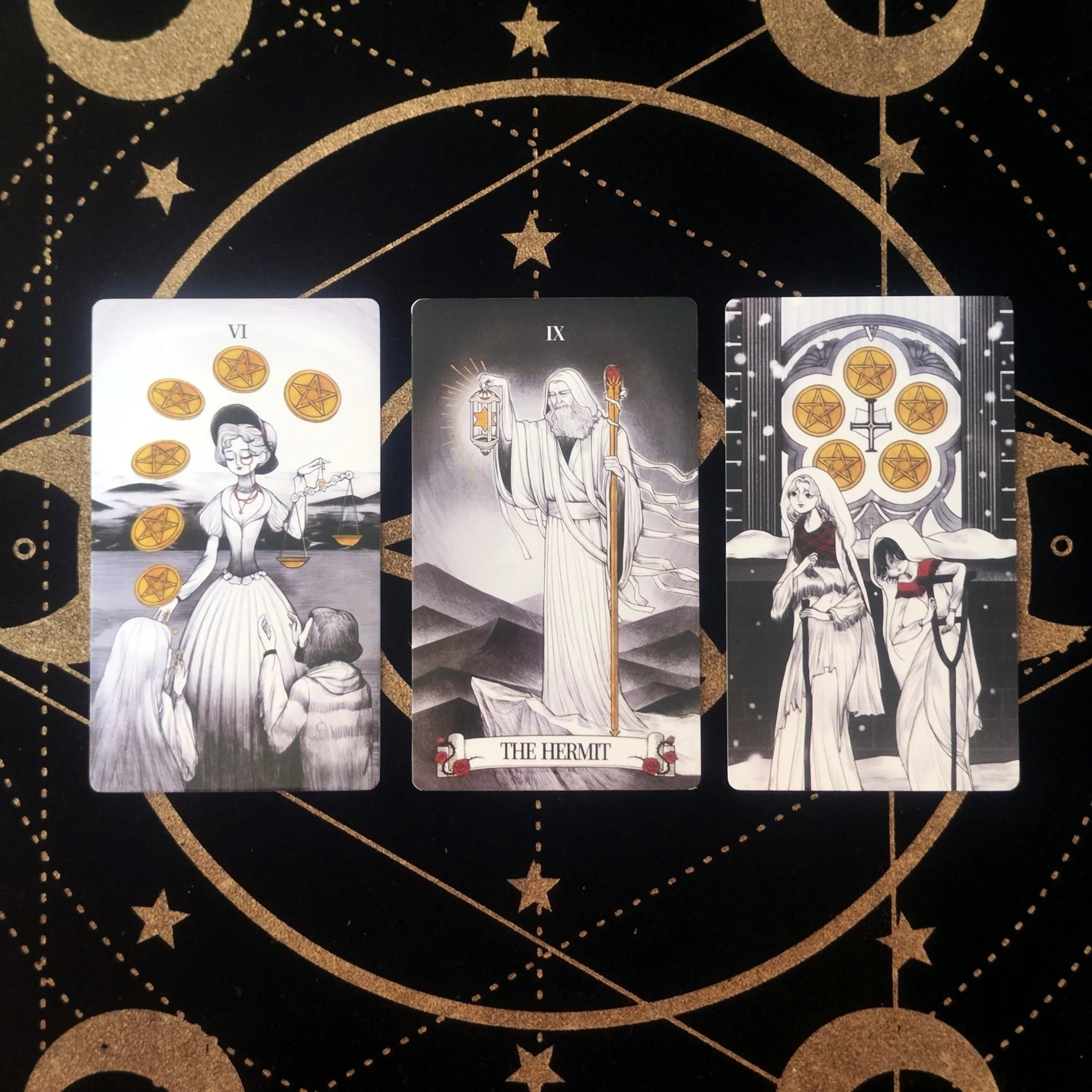 مرآة سرية التارو أنثوية الفن التارو في رمزية غنية مع أحادية اللون مع دليل النسخة الإنجليزية لعبة لوحة الحفلات 12*7 سنتيمتر #4