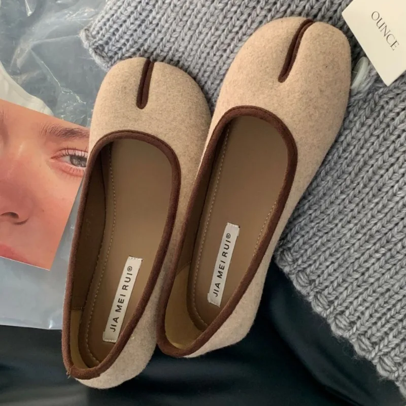 

New Women's Split-toe Shoes Shallow-mouthed Shoes One-foot Pig's Hoof Shoes Soft-soled Retro Single Shoes Paired With Skirts