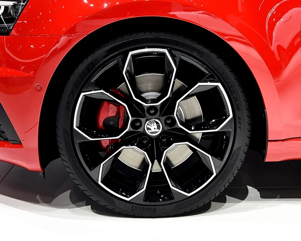 4 قطعة 56 مللي متر تصفيف السيارة عجلة مركز محور قبعات غطاء حافة شارة شعار ملصق لسكودا رابيد فابيا اوكتافيا 2 A7 A5 A4 اليتي رائع