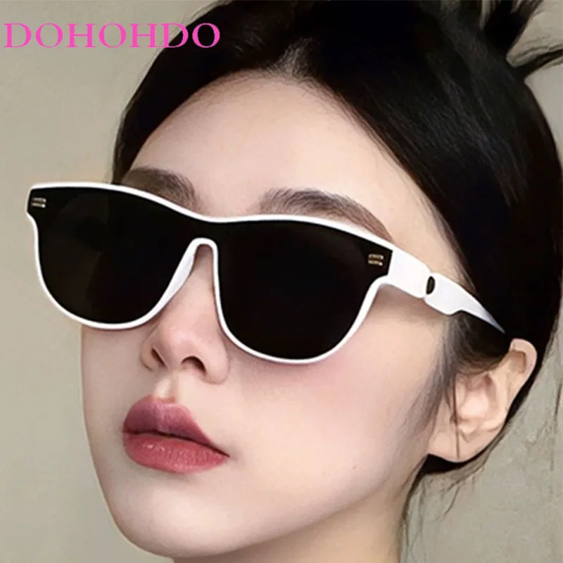 

Rivets Cat Eye Personalized Men Sunglasses Outdoor Fashion Trend Large Frame Sunglasses For Women Retro Lens Sunshade Eyewear
