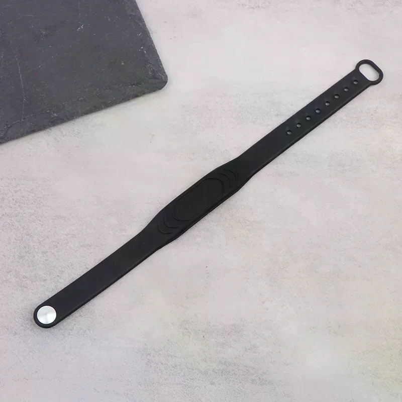Adjustable Pure Black Silicone RFID Wristband 125KHz/13.56MHz 14443A IC Chip Waterproof Wristband Bracelet